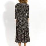 Sukienka midi z geometrycznym wzorem w kolorze granatowym i złotym, idealna na co dzień lub na wyjście