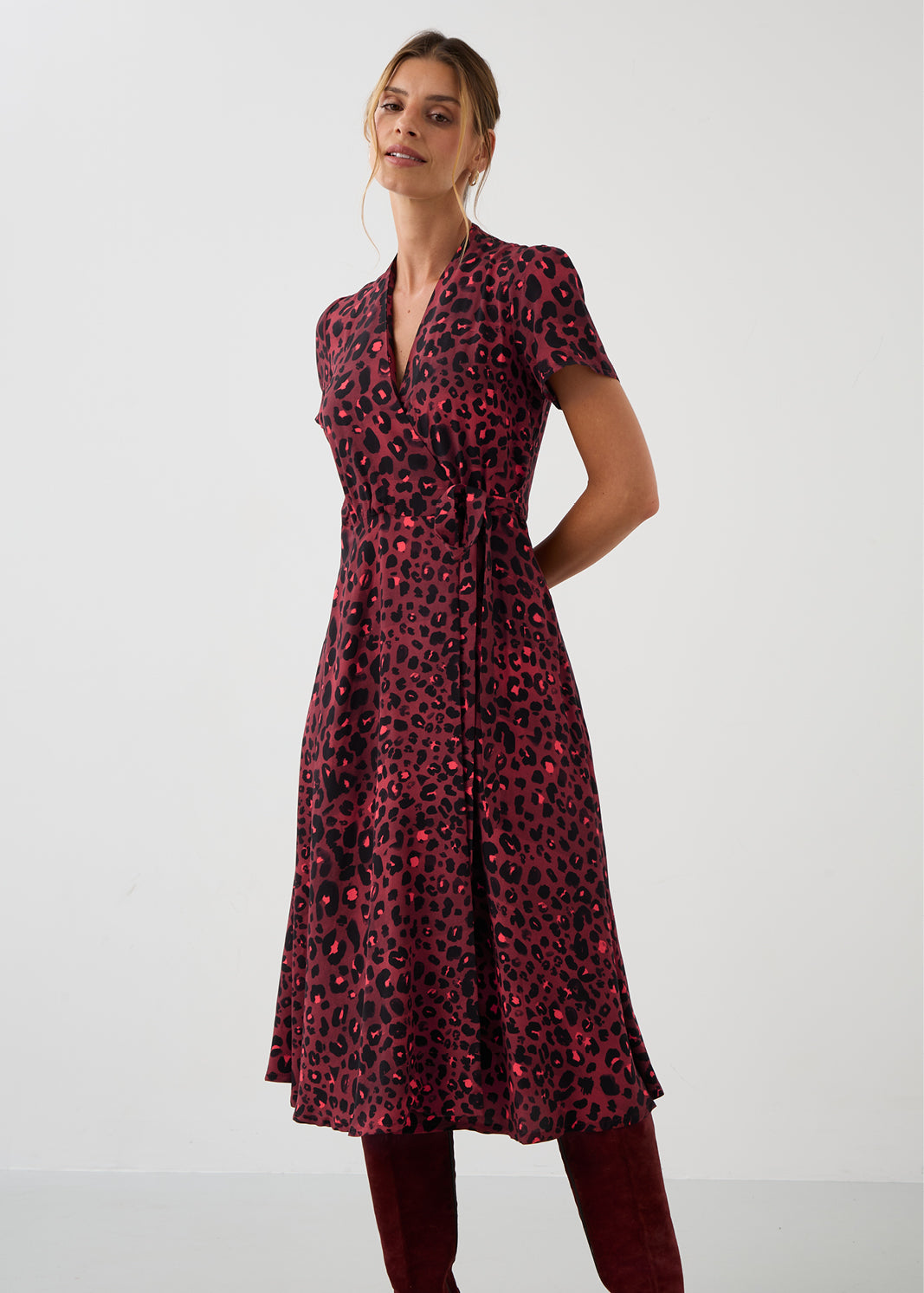 LOVE leo red print