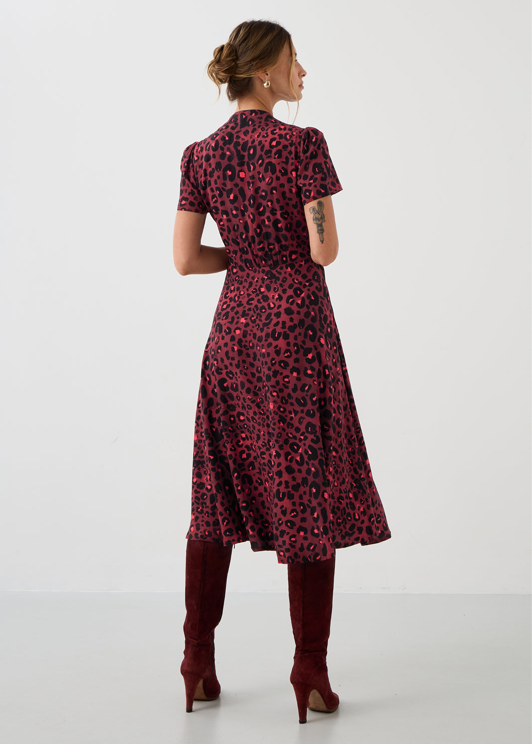 LOVE leo red print