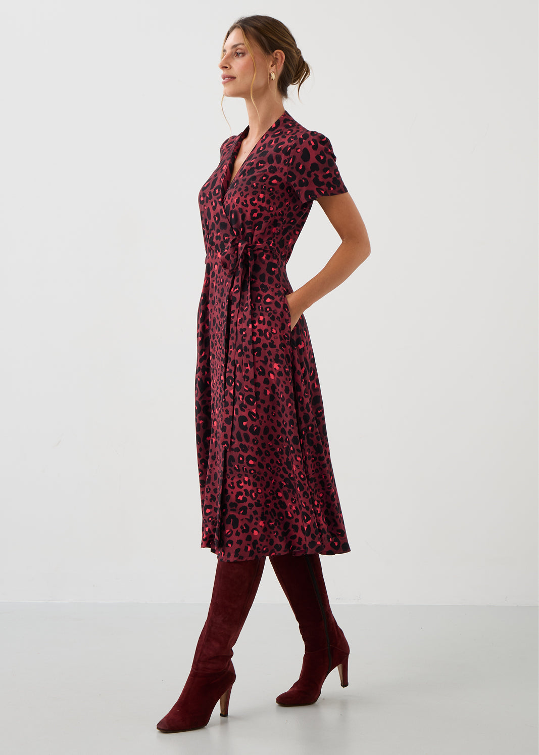 LOVE leo red print